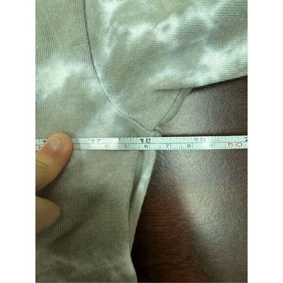 NWT Simply Southern Tie Dye Seahorse Logo Short Sleeve Tee Size Medium - Picture 6 of 6